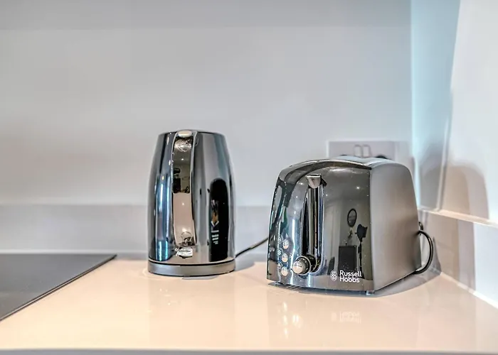 City View - 1 Minute To Transport Links - Sleeps 3 Apartament *