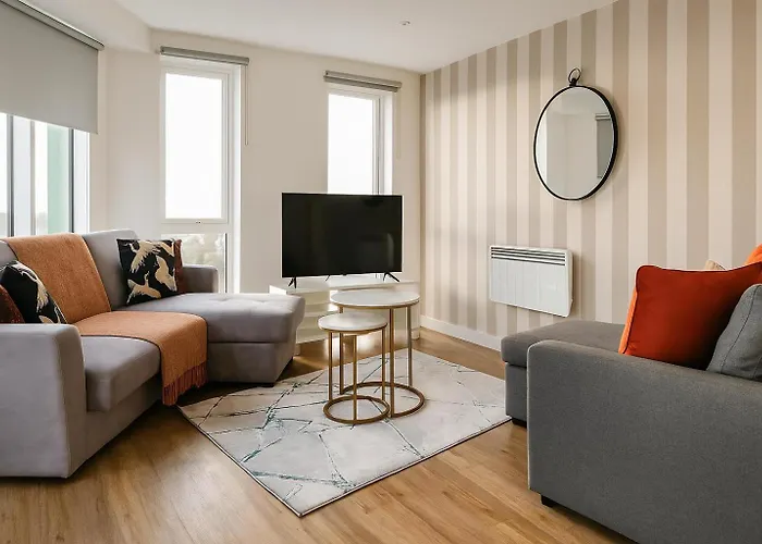 Designer Penthouse In With Parking *