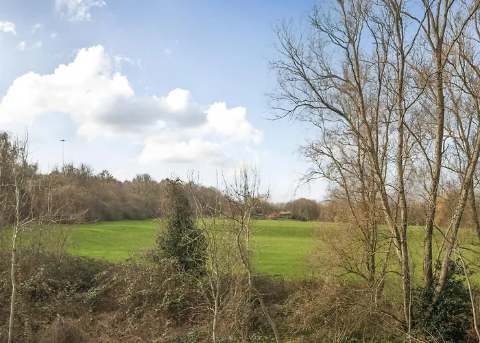 Six Bedroom Group Near Mediacityuk With Garden And Lockbox Check In Appartement *