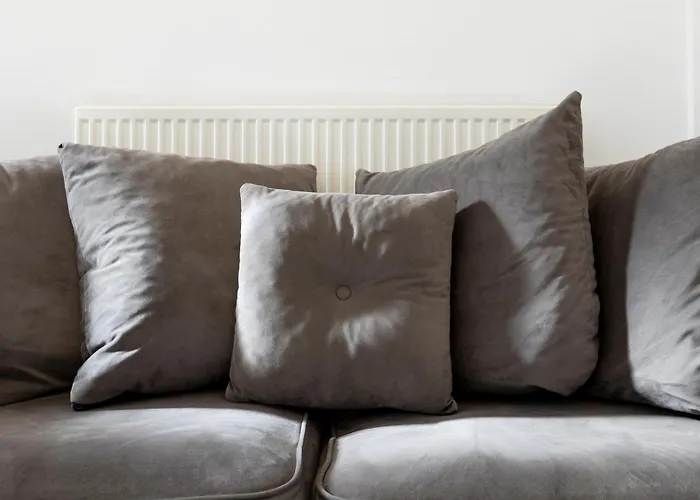 Free Parking, Large House For Contractors & Families, Sleeps 6, 15mins To Centre