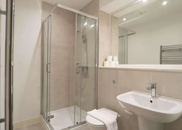 Daire Bright 1 Bed In W Balcony