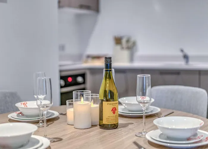 The Trafford Centre - City View - Close To Airport - Sleeps 6 *