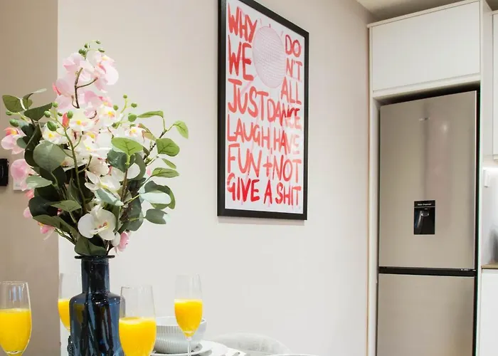 Spacious 3-bed Retreat - Modern & Super Apartment Manchester
