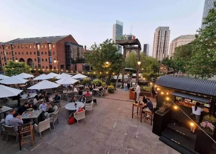 3 Bedroom Penthouse Roof Garden Parking Canal Apartment