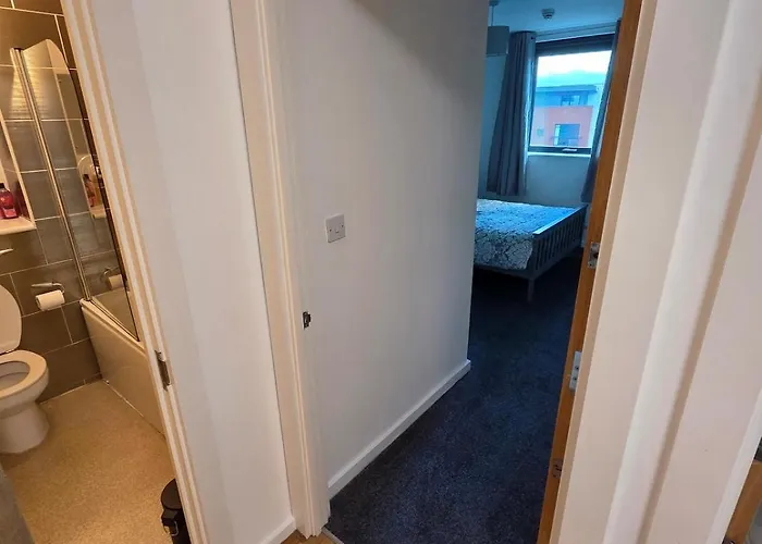 2 Bed 2 Bath Apartment,500 Meter's From Deansgate Апартаменты