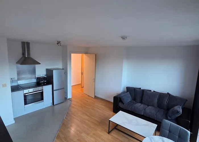 2 Bed 2 Bath Apartment,500 Meter's From Deansgate Апартаменты *