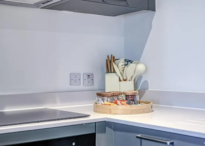 City View - 1 Minute To Transport Links - Sleeps 3 Manchester