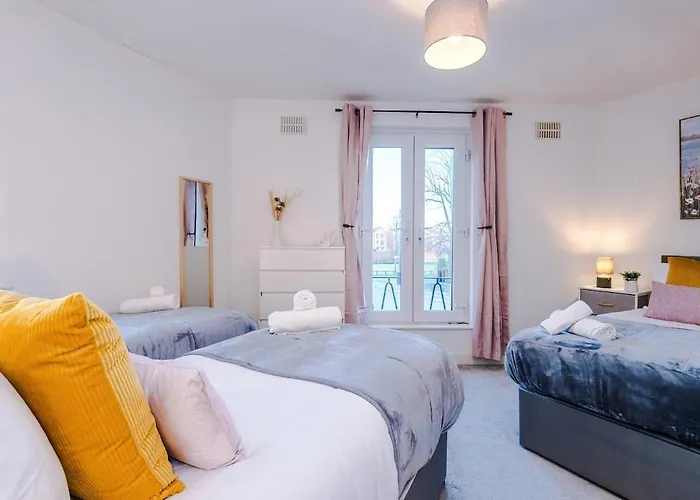 Luxury 2 Bed Close To Coop Etihad And Centre דירה