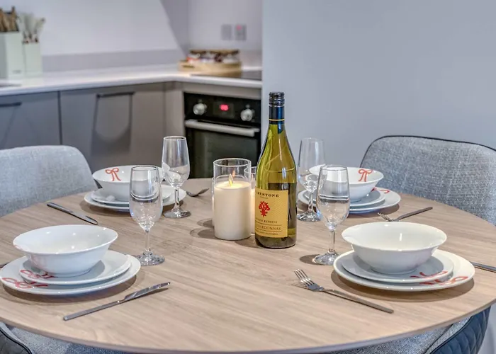 The Trafford Centre - City View - Close To Airport - Sleeps 6 *