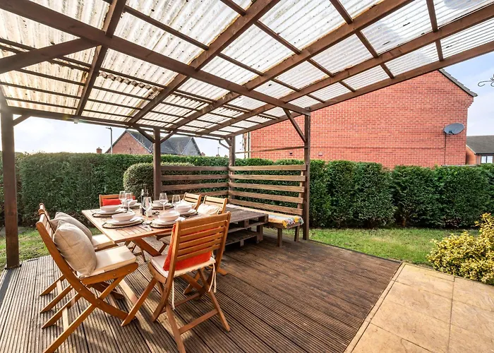 15 Mins To Centre! Sleeps 7, Free Parking, Wi-fi & Garden Apartament