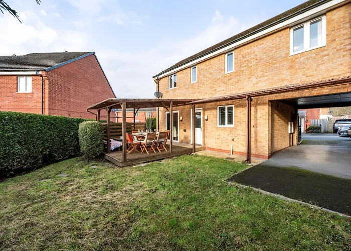 15 Mins To Centre! Sleeps 7, Free Parking, Wi-fi & Garden Apartament *