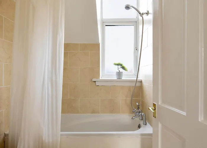 Apartmán Free Parking, Large House For Contractors & Families, Sleeps 6, 15mins To Centre *