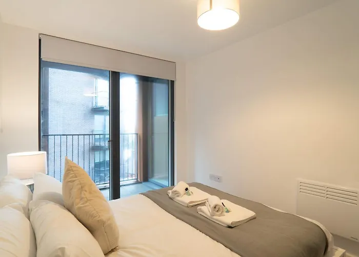 Daire Bright 1 Bed In W Balcony