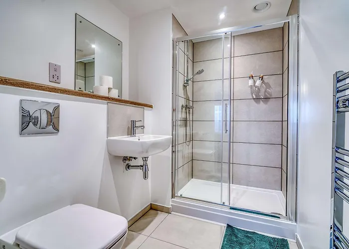 The Trafford Centre - City View - Close To Airport - Sleeps 6 Appartamento