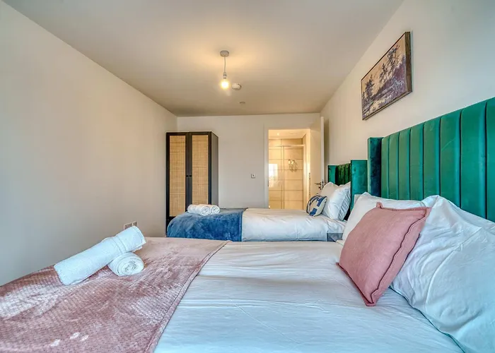 The Trafford Centre - City View - Close To Airport - Sleeps 6