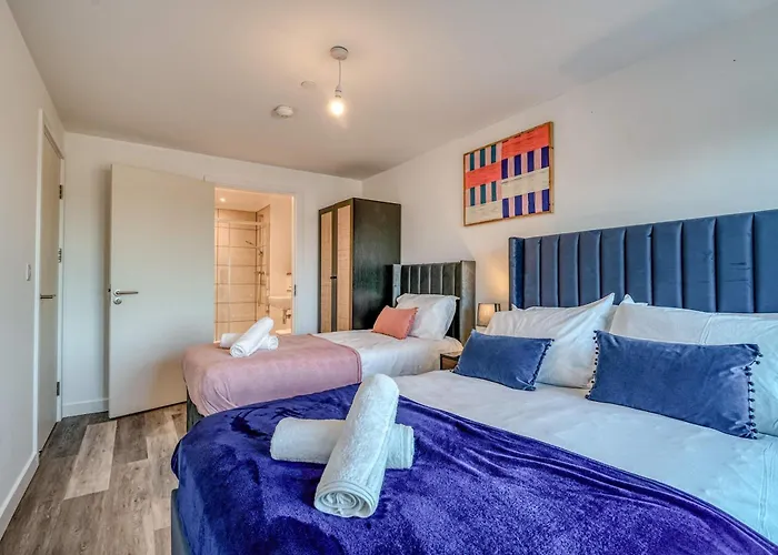 Appartement 2-br Near Salford Royal - & Town Centre View - 1 Minute To Train & Tram Station - Sleeps 6 Manchester