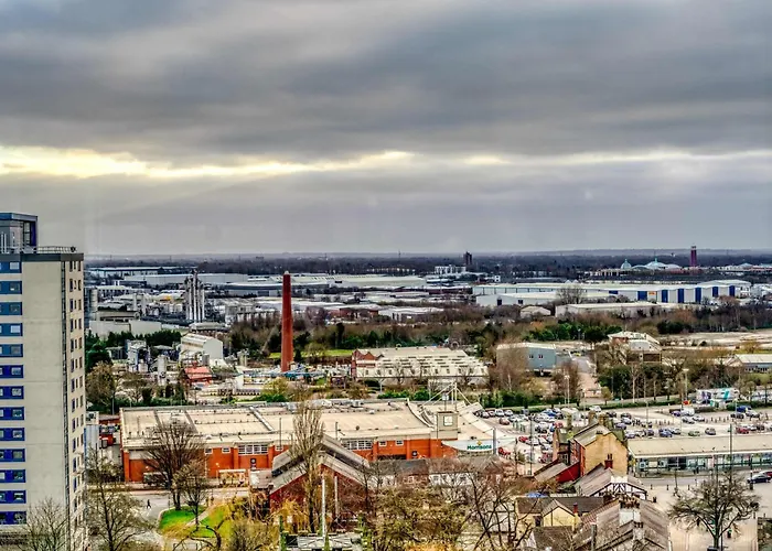 The Trafford Centre - City View - Close To Airport - Sleeps 6 * Manchester