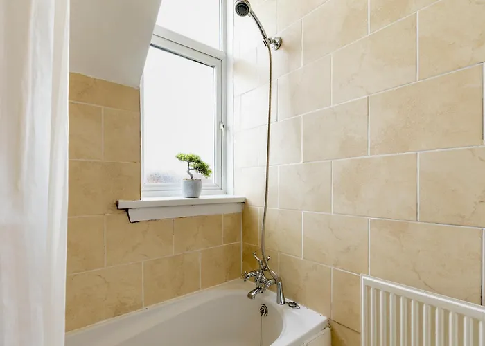 Free Parking, Large House For Contractors & Families, Sleeps 6, 15mins To Centre *