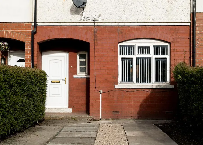 Free Parking, Large House For Contractors & Families, Sleeps 6, 15mins To Centre Apartmán