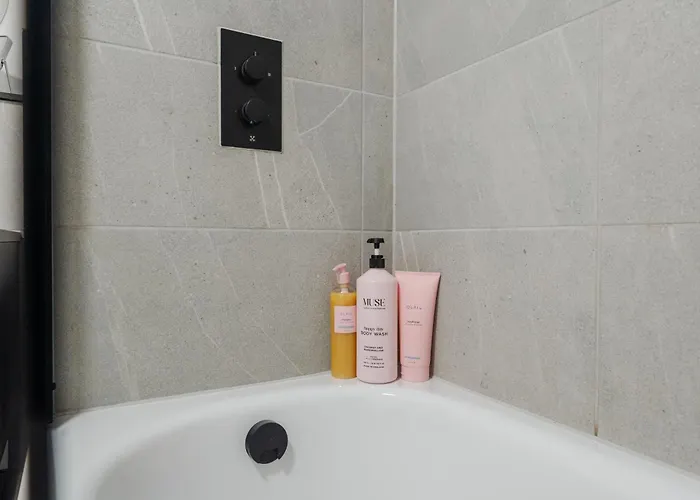 Apartman 2 Bedroom - Old Trafford - Balcony - Free Parking *