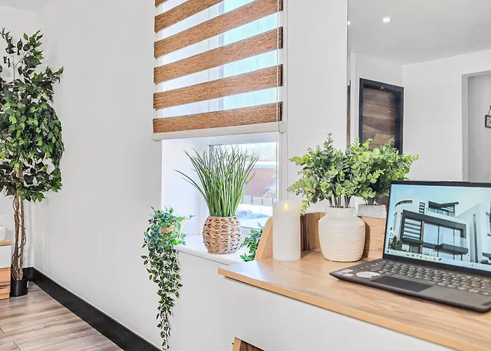 The Cozy Chapter - Spacious Near Centre & Old Trafford