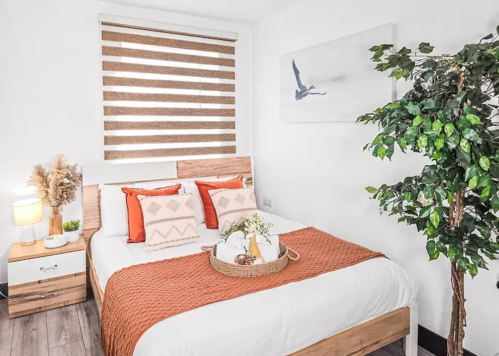 The Cozy Chapter - Spacious Near Centre & Old Trafford