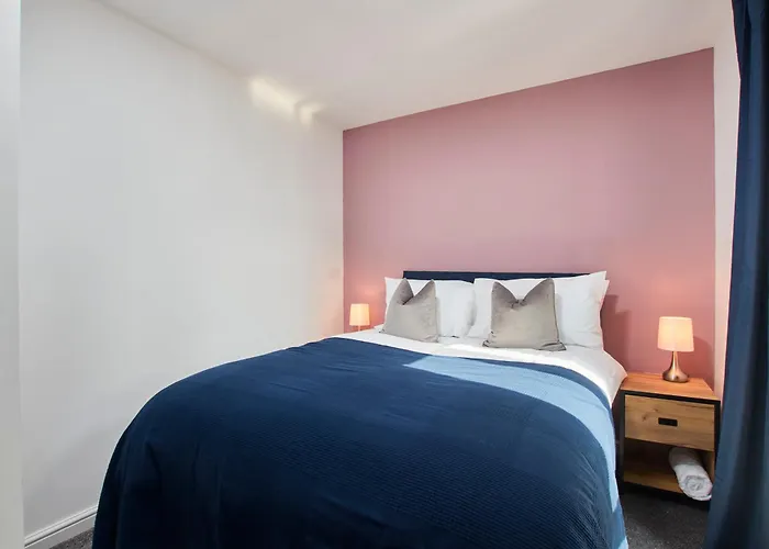 Large 5 Bedroom House 6 Beds Ideal For Contractors * مانشستر