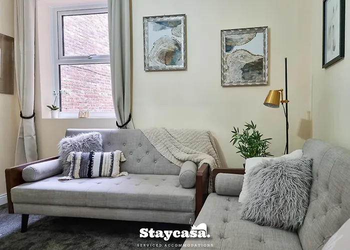 Spacious 5br In Leafy Withington