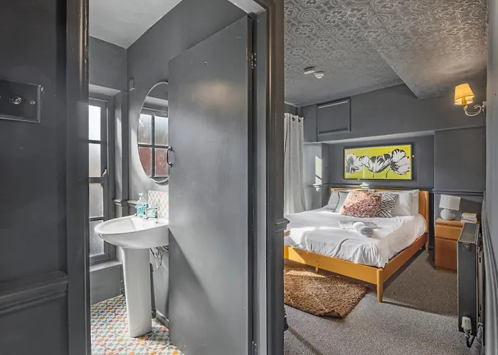 Guestready - Rose And Monkey * Manchester