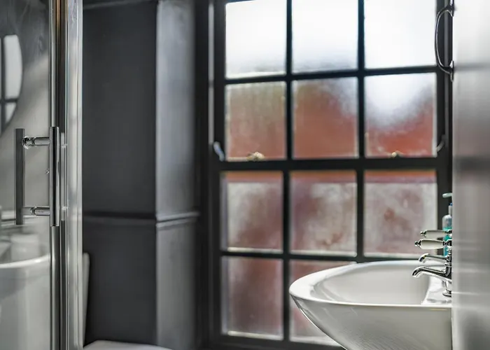 Guestready - Rose And Monkey