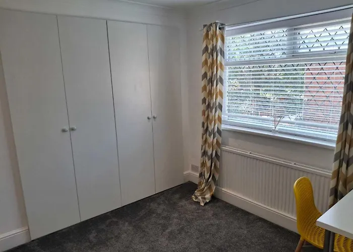 Cosy 2-bed House In Casa de Férias