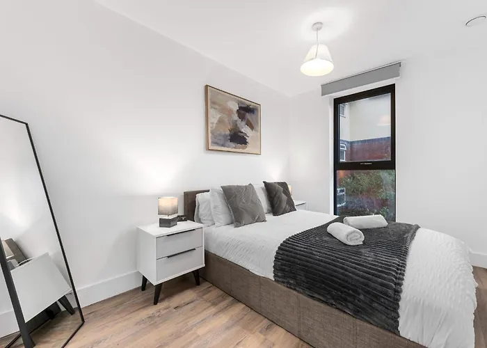 Modern 2br In M5, Man United Stadium, And Mediacity