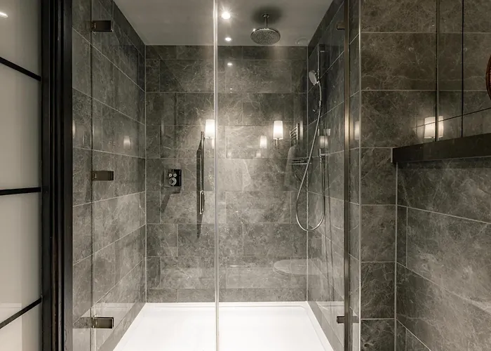 Dakota 5* Manchester