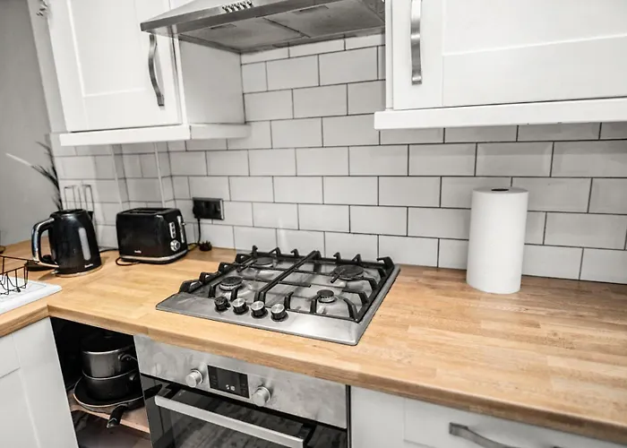 Family-friendly With Free Parking And Workspace Manchester