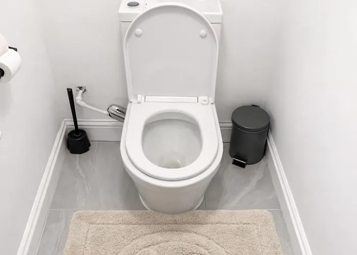 Modern With Private Entrance Manchester