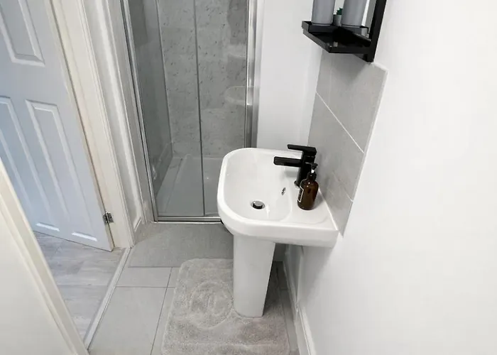 Modern With Private Entrance Pensjonat *