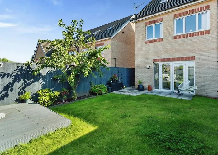 Family-friendly 4-bedroom House In Moston With Parking And Garden 度假居 曼彻斯特