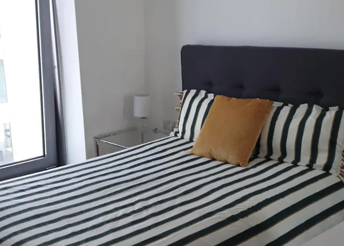 1 Bed Sleeps 2 - Wifi & Tv * 맨체스터