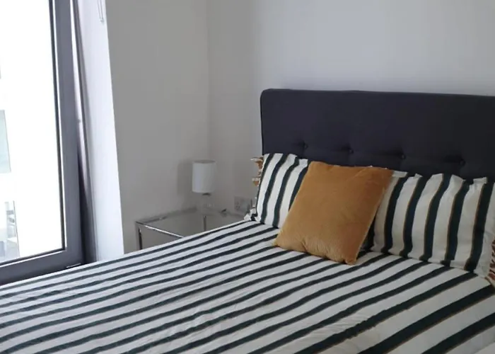 1 Bed Sleeps 2 - Wifi & Tv * 맨체스터