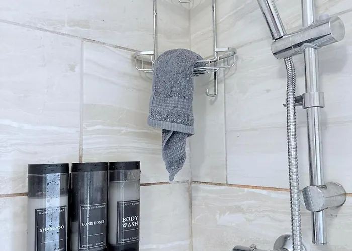 House In Mvs Snug Urban Hideaway