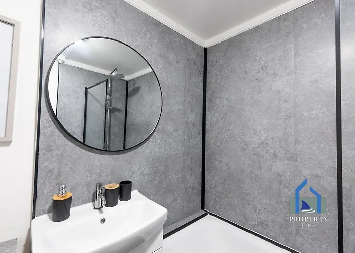 Traditional Home-games Room-free Parking Apartment Manchester