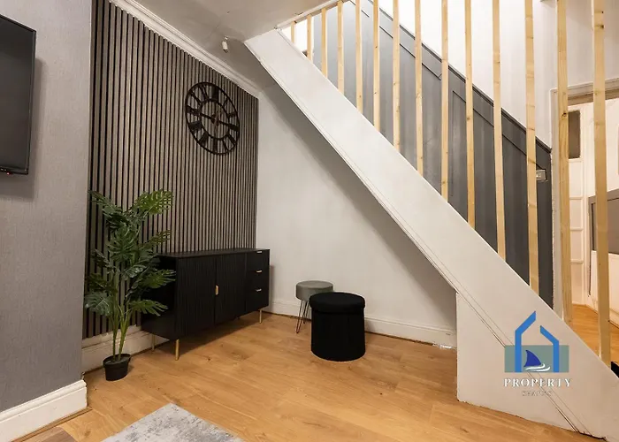 Traditional Home-games Room-free Parking Manchester
