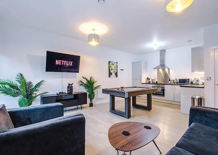 Apartamento New, Luxe 2br, Manchester, Pool Table, Parking, Balcony, Ps4