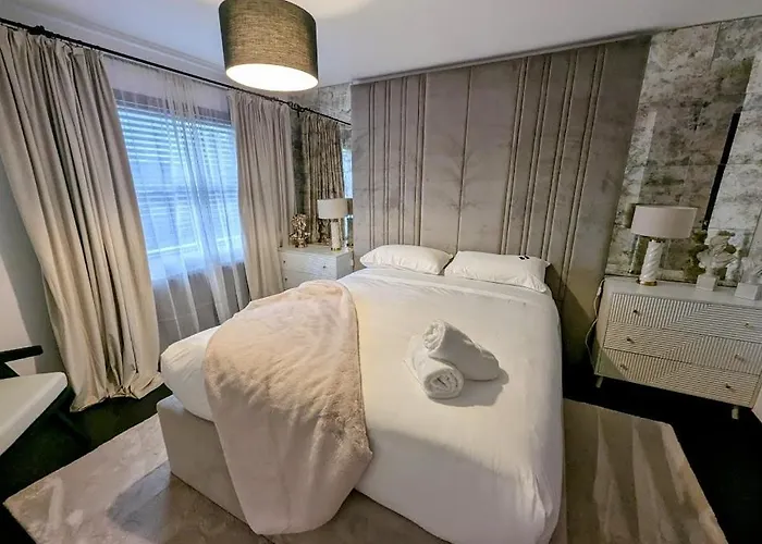 בית נופש Spacious 2 Bedroom House Sleeps 4 L On-street Parking L The Cosy Corner Nationwide *