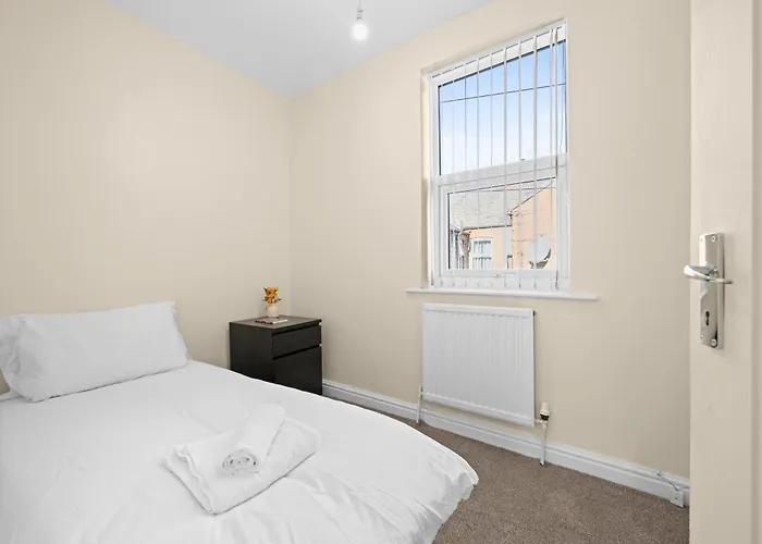 Casa de Férias Three Bedroom House By Brookland Serviced Short Lets With Free Wifi *