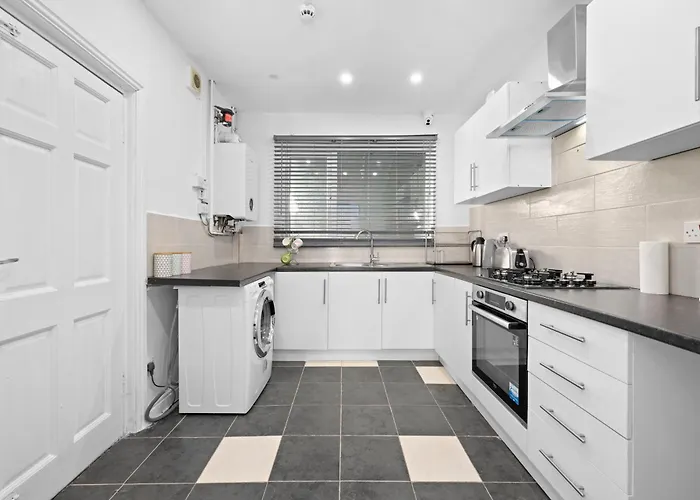 Casa de Férias Three Bedroom House By Brookland Serviced Short Lets With Free Wifi