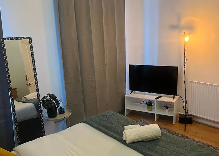 Homestay Grey Homes, Private Near Piccadilly Station 15 Mins Manchester