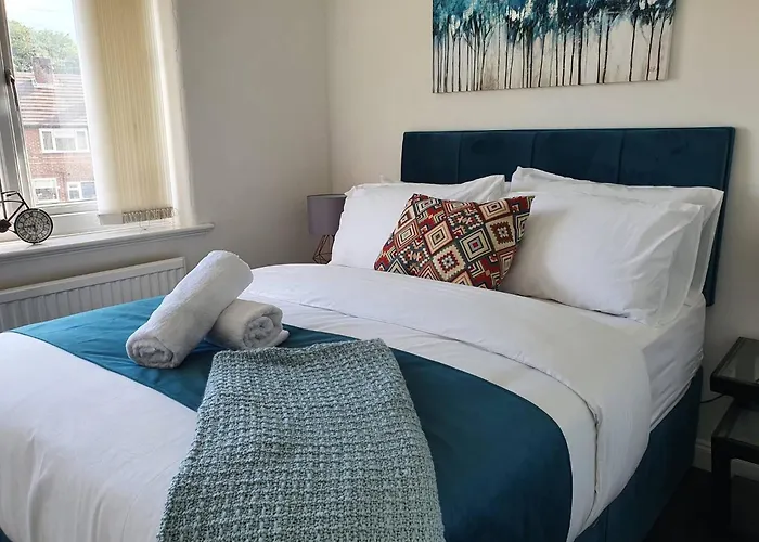 Spacious 3br - Nr Clifton Train Station 510min Walk - Garden Free Parking Manchester