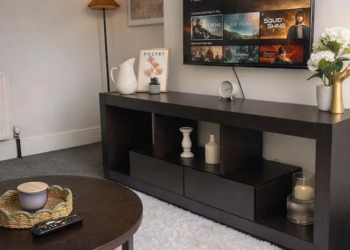 Holiday home New Stylish 4br - Sleeps 9 - Parking *