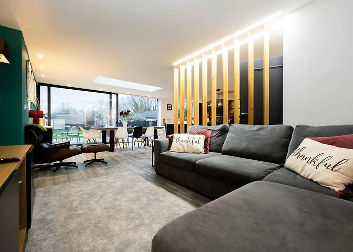 Stunning Family With Hot Tub In Worsley Casa vacanze